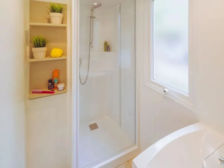 Das Badezimmer des Roan Wohnmobils Comfort Plus.