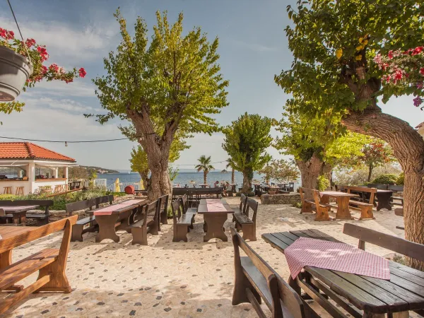 Atmosphärische Terrasse auf dem Campingplatz Roan Amadria Park Trogir.