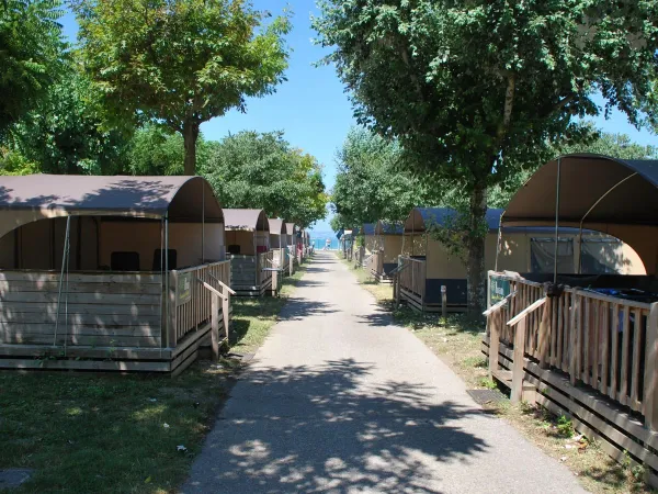 Ferienunterkünfte auf dem Roan camping Del Garda.