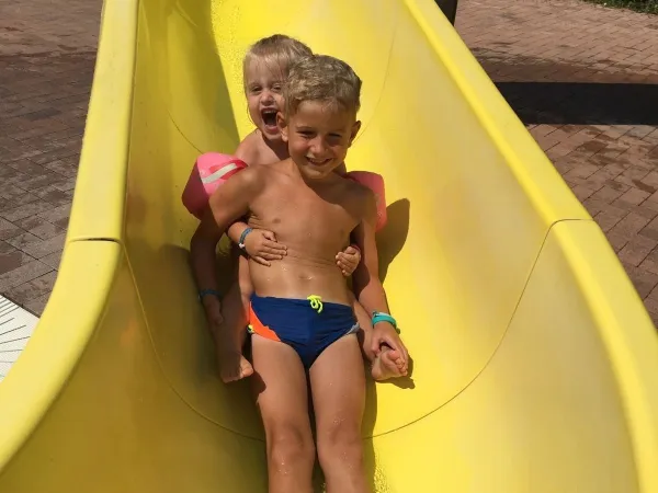 Zufriedene Kinder auf dem Roan Camping Delle Rose.