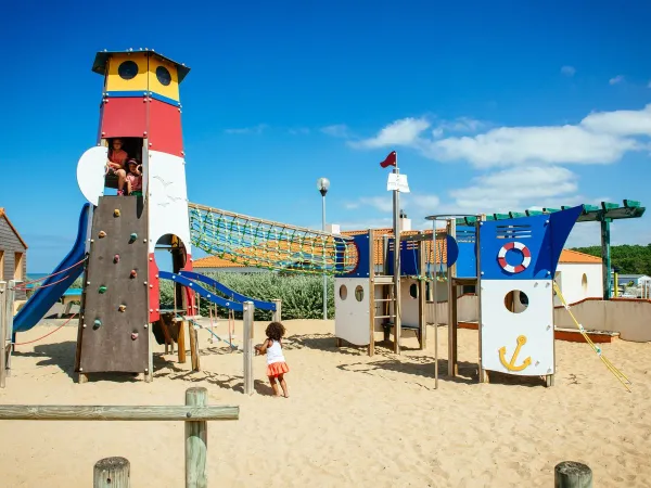 Sandspielplatz auf dem Roan-Campingplatz La Dune Des Sables.