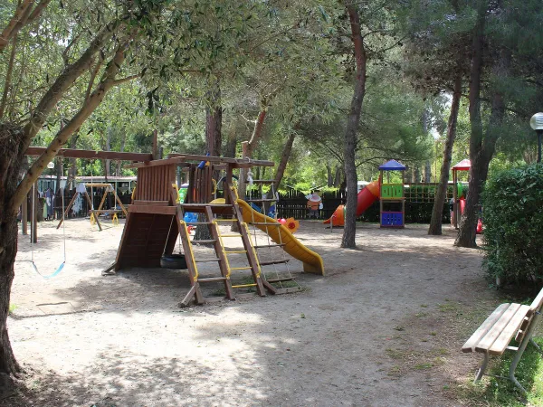 Spielplatz auf dem Campingplatz Roan Le Capanne.