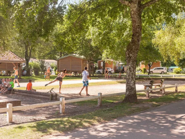 Boule auf dem Campingplatz Roan de Bonnal.