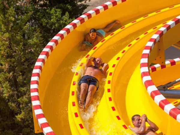 Rutschende Männer auf dem Roan Camping Du Verdon.