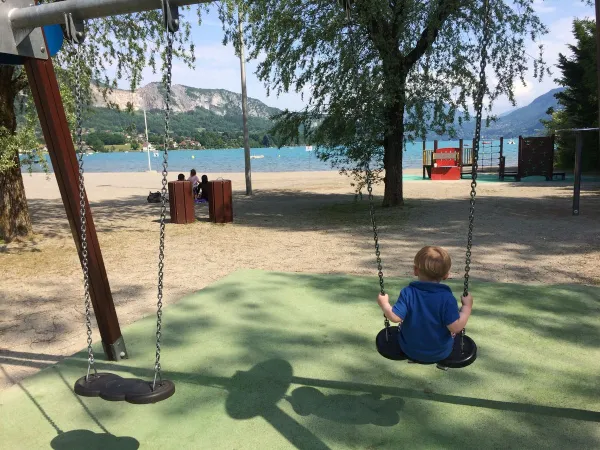 Schaukeln auf dem Campingplatz Roan L'Ideal.