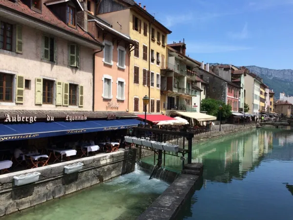 Stadt Annecy in der Nähe von Roan camping L'Ideal.