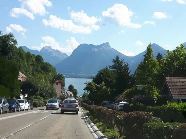 Annecy-See in der Nähe des Roan-Campingplatzes L'Ideal.