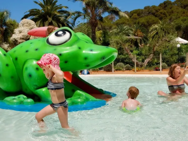 Wasserspaß am Pool auf dem Campingplatz Roan Rosselba.