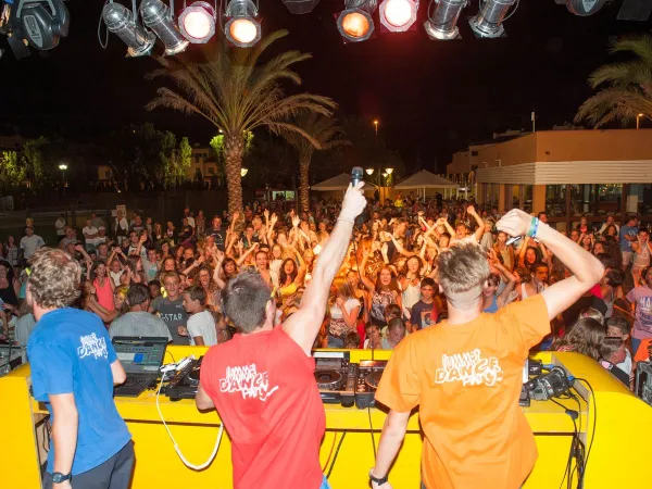 Musikshow auf dem Campingplatz Roan in Playa Brava.