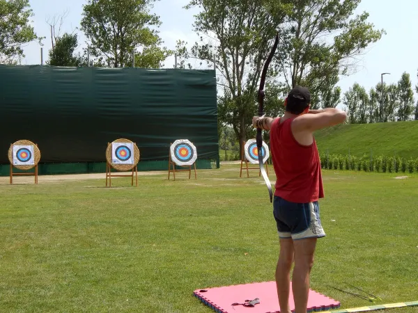 Bogenschießen auf dem Roan Campingplatz Pra'delle Torri.