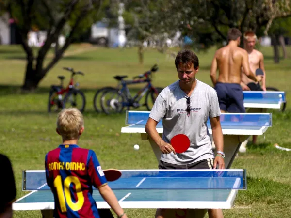 Tischtennis auf dem Campingplatz Roan Pra'delle Torri.