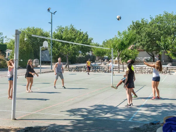 Volleyball auf dem Campingplatz Roan Le Ranc Davaine.