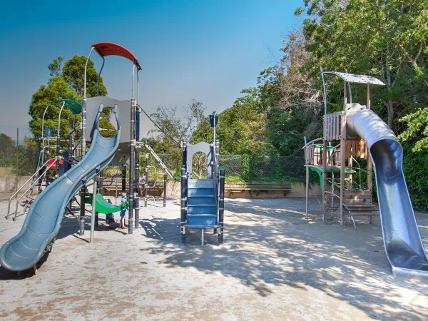 Ein Spielplatz auf dem Campingplatz Roan La Sirène.