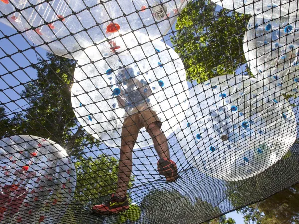 Seifenblasenball auf dem Campingplatz Domaine de La Yole in Roan.
