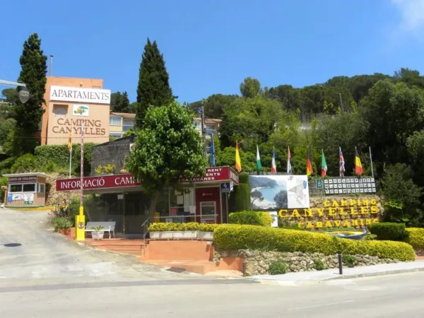 Eingangsbereich des Roan-Campingplatzes Cala Canyelles.