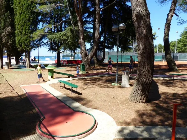 Minigolf auf dem Campingplatz Roan Valkanela.