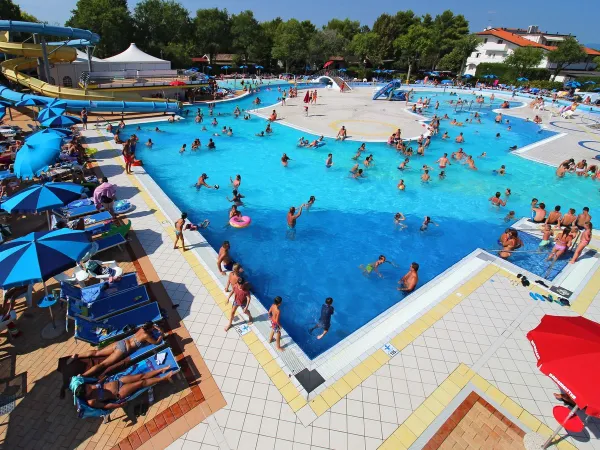 Das Schwimmbad auf dem Campingplatz Roan Turistico.