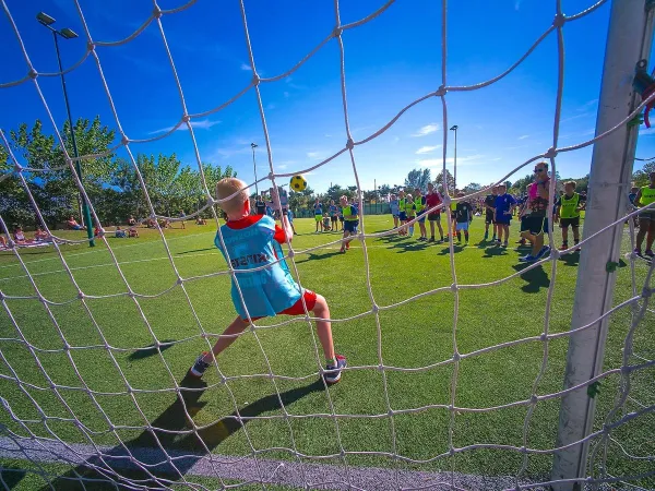 Fußball auf dem Campingplatz Roan Rubicone.