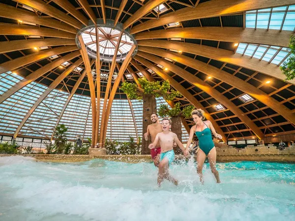 Hallenbad auf dem Campingplatz Roan des Ormes.