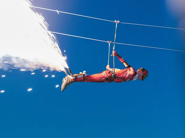 Spektakulärer Stuntman auf dem Roan Camping des Ormes.