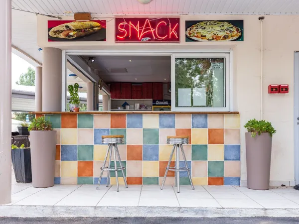 Die Snackbar auf dem Campingplatz Roan Le Napoléon.