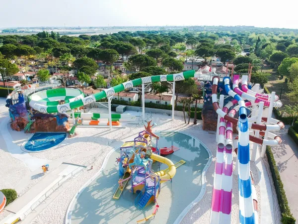 Spektakuläre Rutschen vom Roan Camping Union Lido Mare.