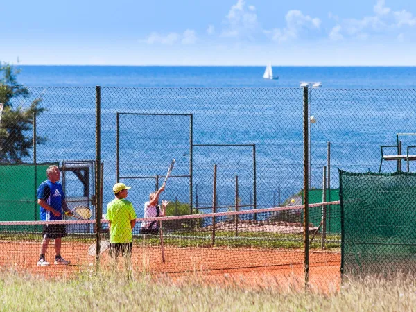 Tennis auf dem Campingplatz Roan Park Umag.