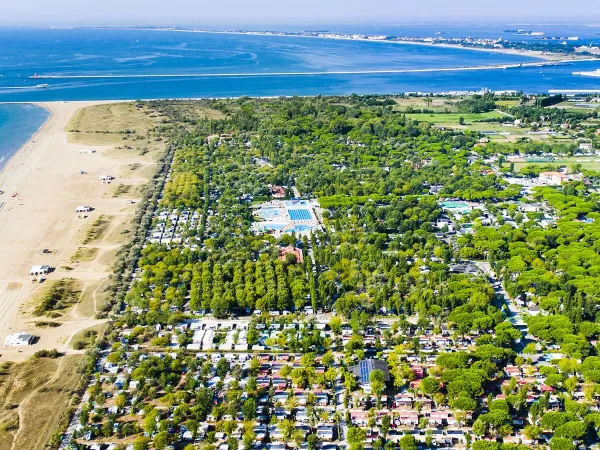 Panoramadrohnenaufnahme von van Roan Camping Marina Di Venezia.