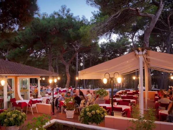 Außenrestaurant auf dem Campingplatz Roan Cikat.