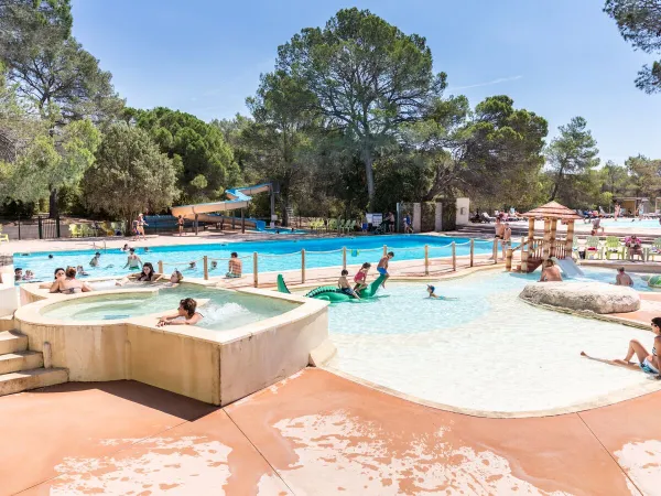 Lage Schwimmmöglichkeiten auf dem Campingplatz Roan La Pierre Verte.