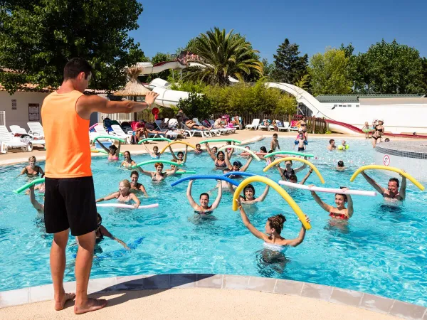 Wassergymnastik im Schwimmbad auf dem Campingplatz Roan Méditerranée Plage.