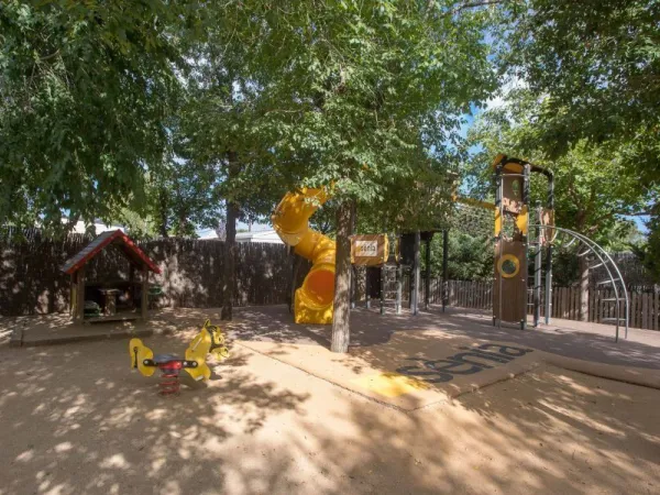 Spielplatz auf dem Campingplatz Roan in Caballo de Mar.