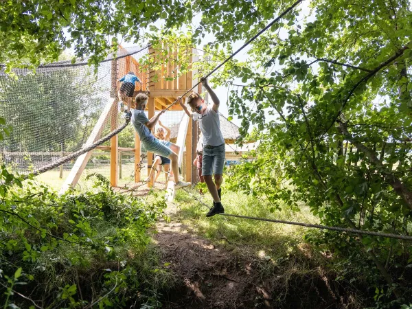 Abenteuerpfad im Mud Fort auf dem Roan-Campingplatz De Twee Bruggen.