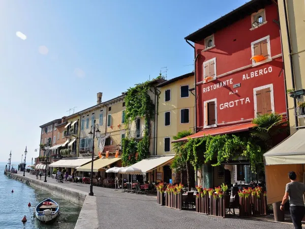Charmantes Dorf Lazise in der Nähe von Roan Camping hu Altomincio village.