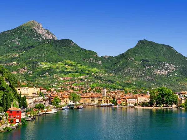 Das Dorf Riva del Garda in der Nähe von Roan Camping Altomincio.
