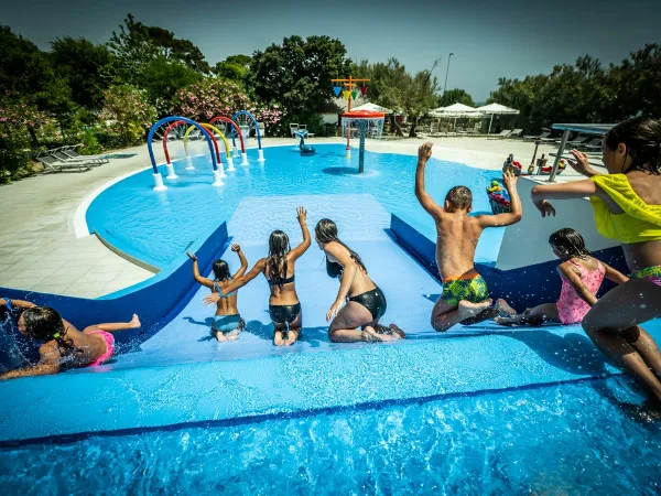 Wasserspaß auf dem Roan Campingplatz San Francesco.