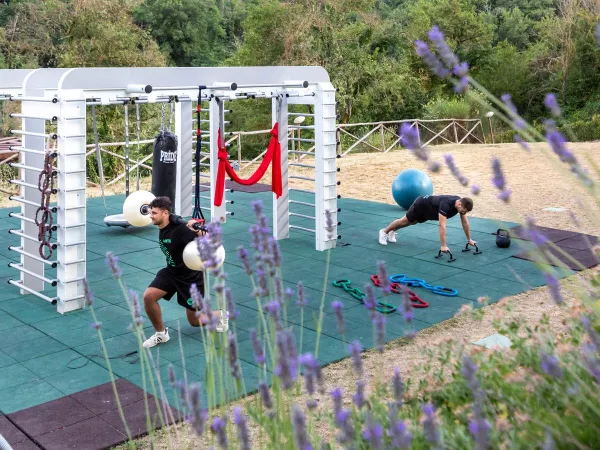 Outdoor-Fitness auf dem Campingplatz Roan Norcenni Girasole.