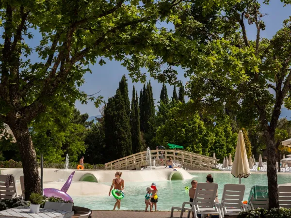 Lagunenpool auf dem Campingplatz Roan hu Norcenni Girasole village.