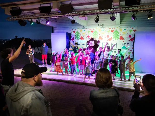 Kinderdisco in Roan hu Fabulous village.