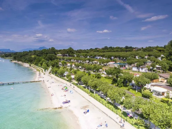 Überblick über den Strand des Roan Camping Belvedere.