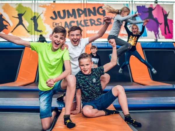 Trampolinpark auf dem Campingplatz Roan Ackersate.