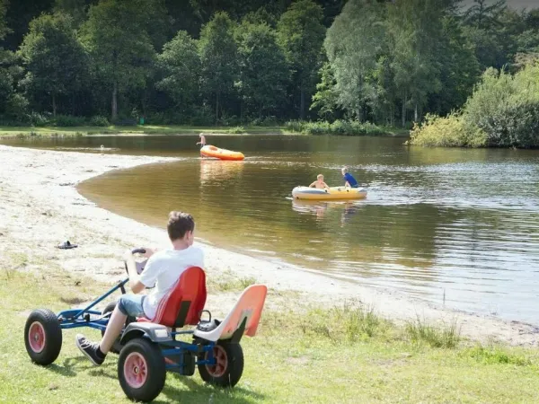 Spielende Kinder auf dem Roan-Campingplatz 't Veld.