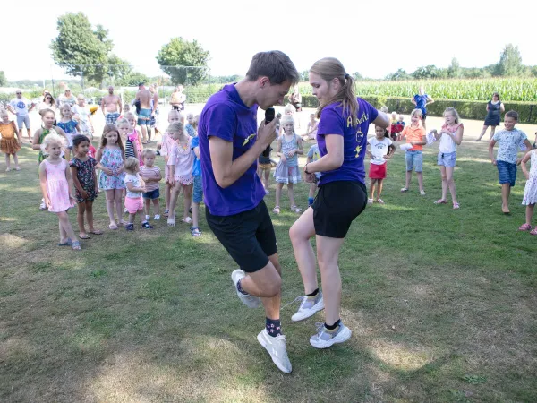 Kinderunterhaltung auf dem Roan camping 't Veld.