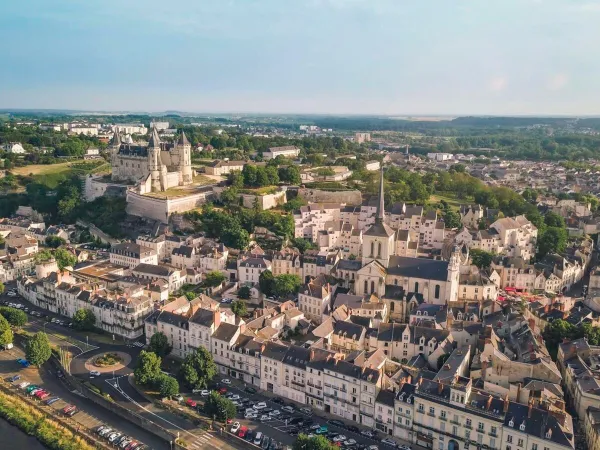 Historisches Saumur, in der Nähe des Roan-Campingplatzes Domaine de la Brèche.