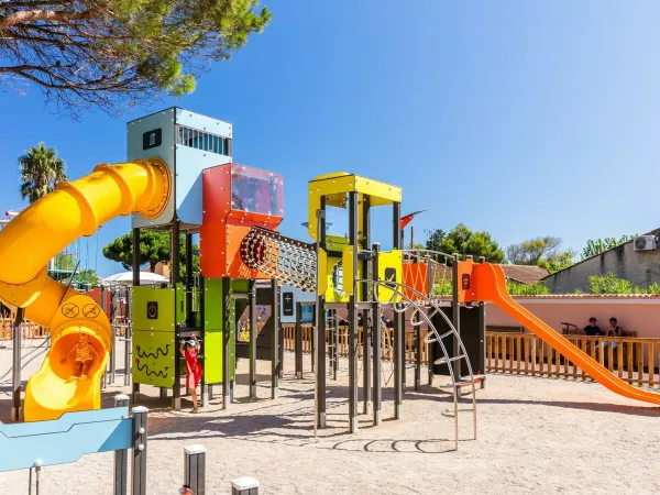Ein Spielplatz auf dem Campingplatz Roan Le Napoléon.
