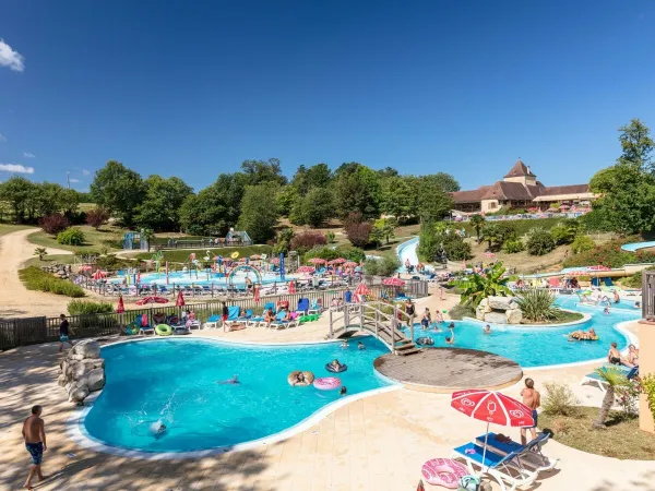 Freibad auf dem Campingplatz Roan Avit Loisirs.