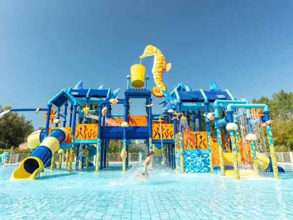 Wasserspielplatz auf dem Campingplatz Roan Marina Di Venezia.