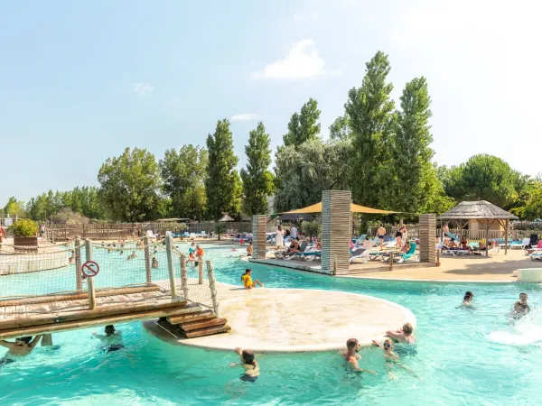 Übersicht Schwimmbad auf dem Campingplatz Roan Méditerranée Plage.