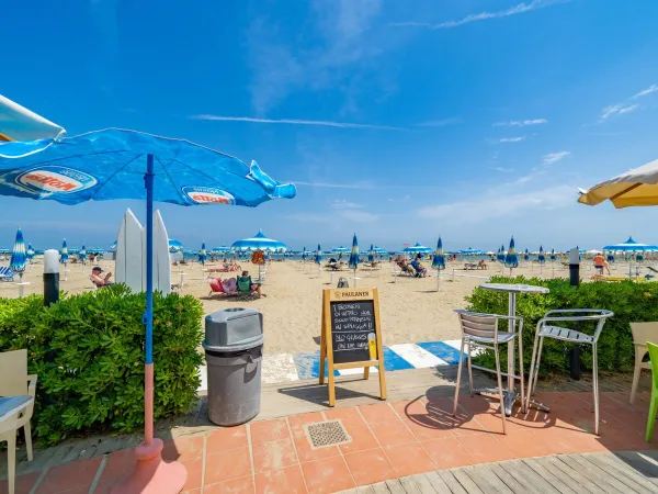 Terrassen am Strand von Roan Camping Rubicone.