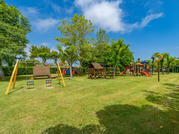 Schöner Spielplatz auf dem Roan Camping Rubicone.